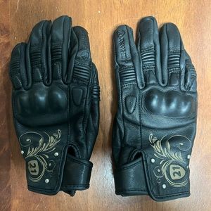 Size small motorcyle gloves. Ladies S
